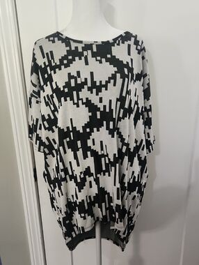 Black and Gray LuLaRoe Irma Tunic S